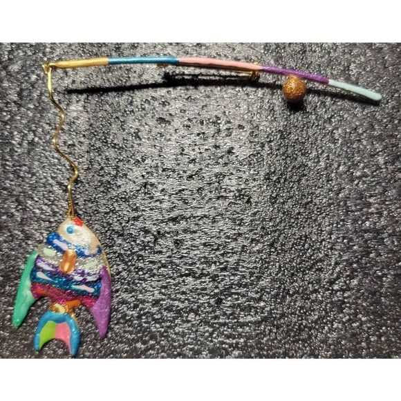 Colorful fishpole with a beautiful catch - Picture 4 of 6